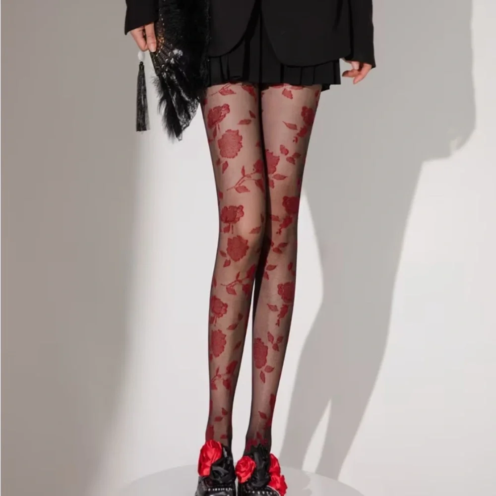 Elegant Floral Red Tights - Picture 2 of 3